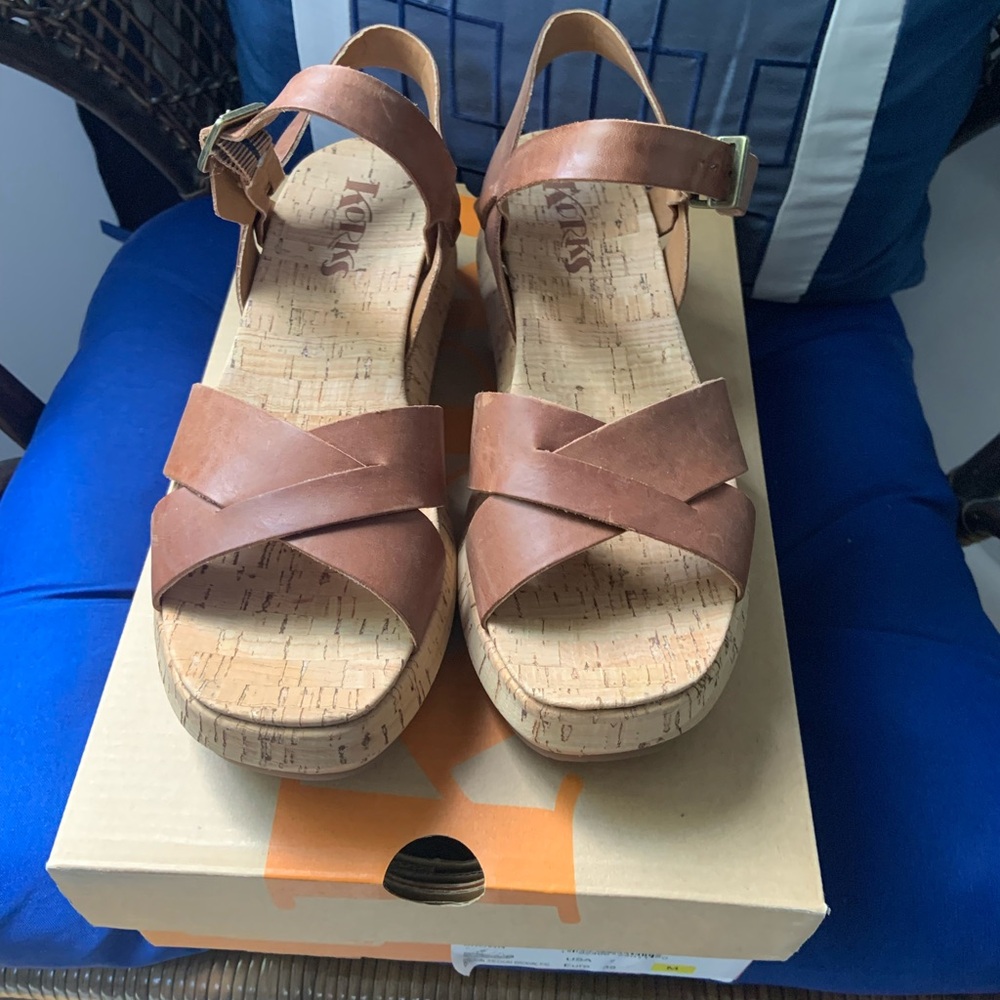 KORKS Brown Cross-Strap Sandals - Picture 2 of 6